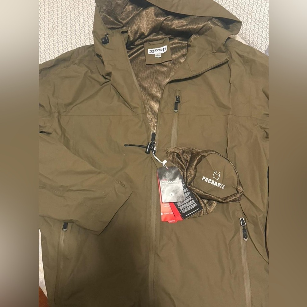 Men’s packable rain / spring jacket